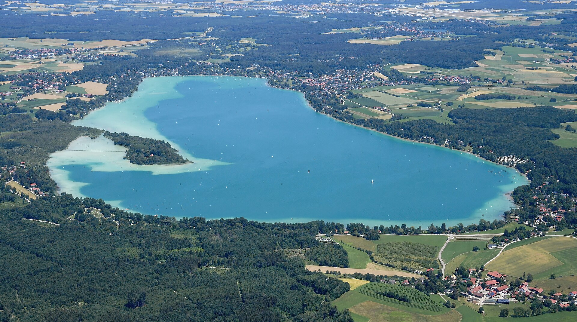 Luftaufnahme des Wörthsees von Südwesten